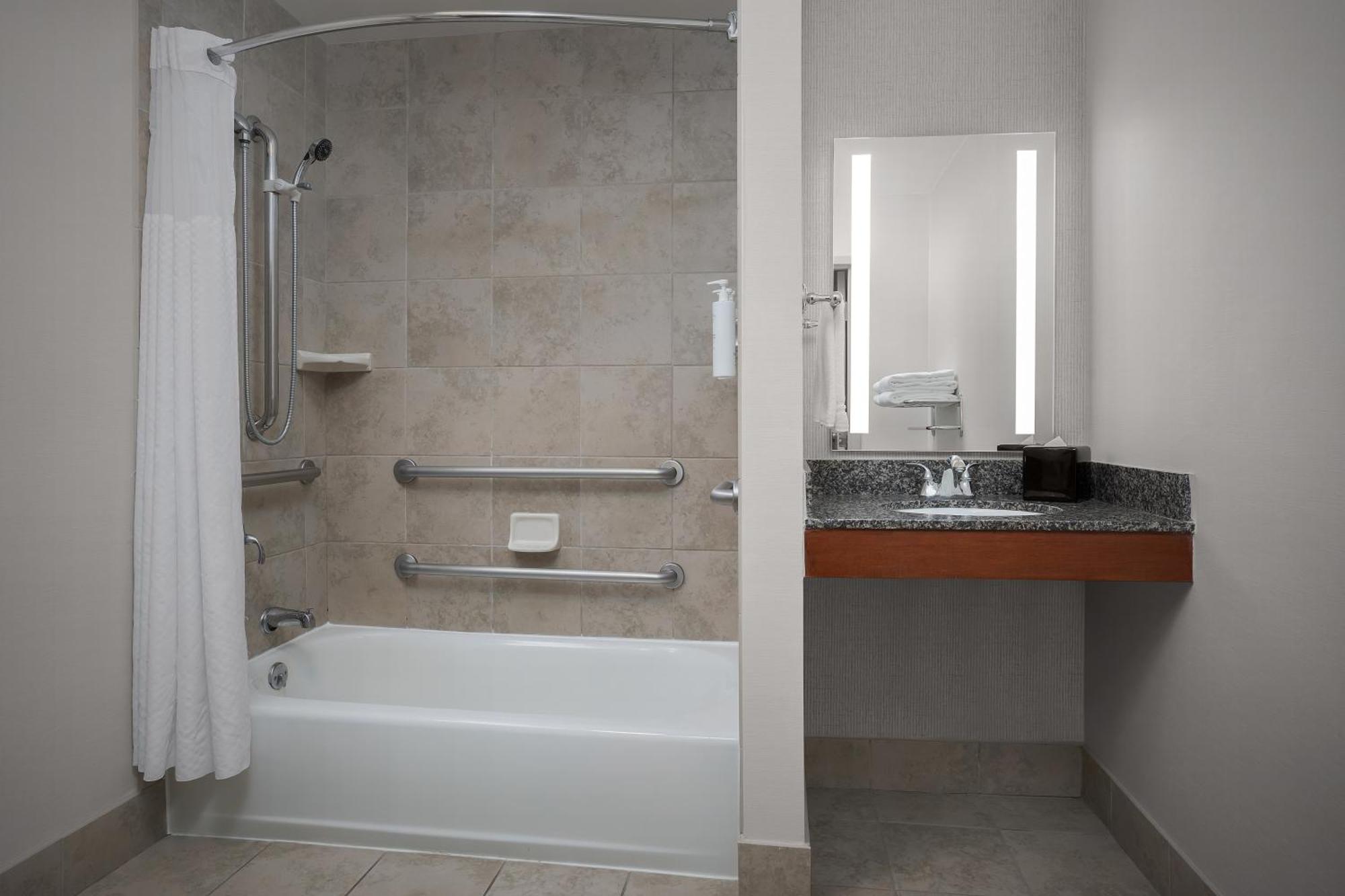 Habitación con cama extragrande - Adaptada para personas con discapacidad auditiva